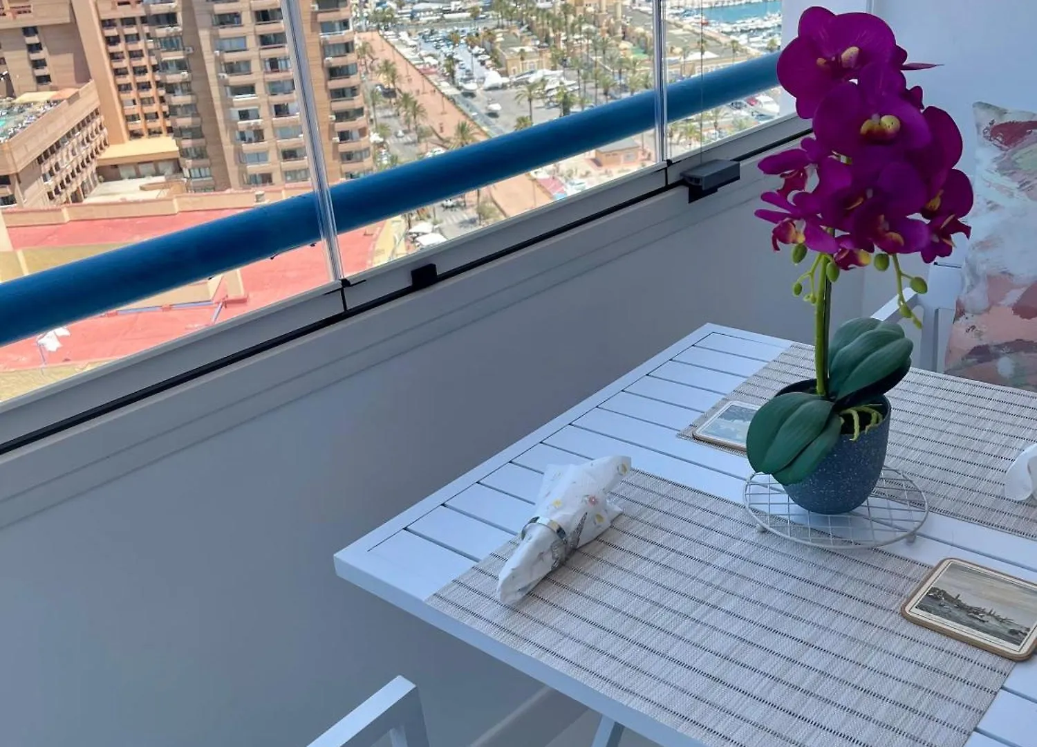 Sunny Beachside Retreat With Mountain And Sea Views Fuengirola