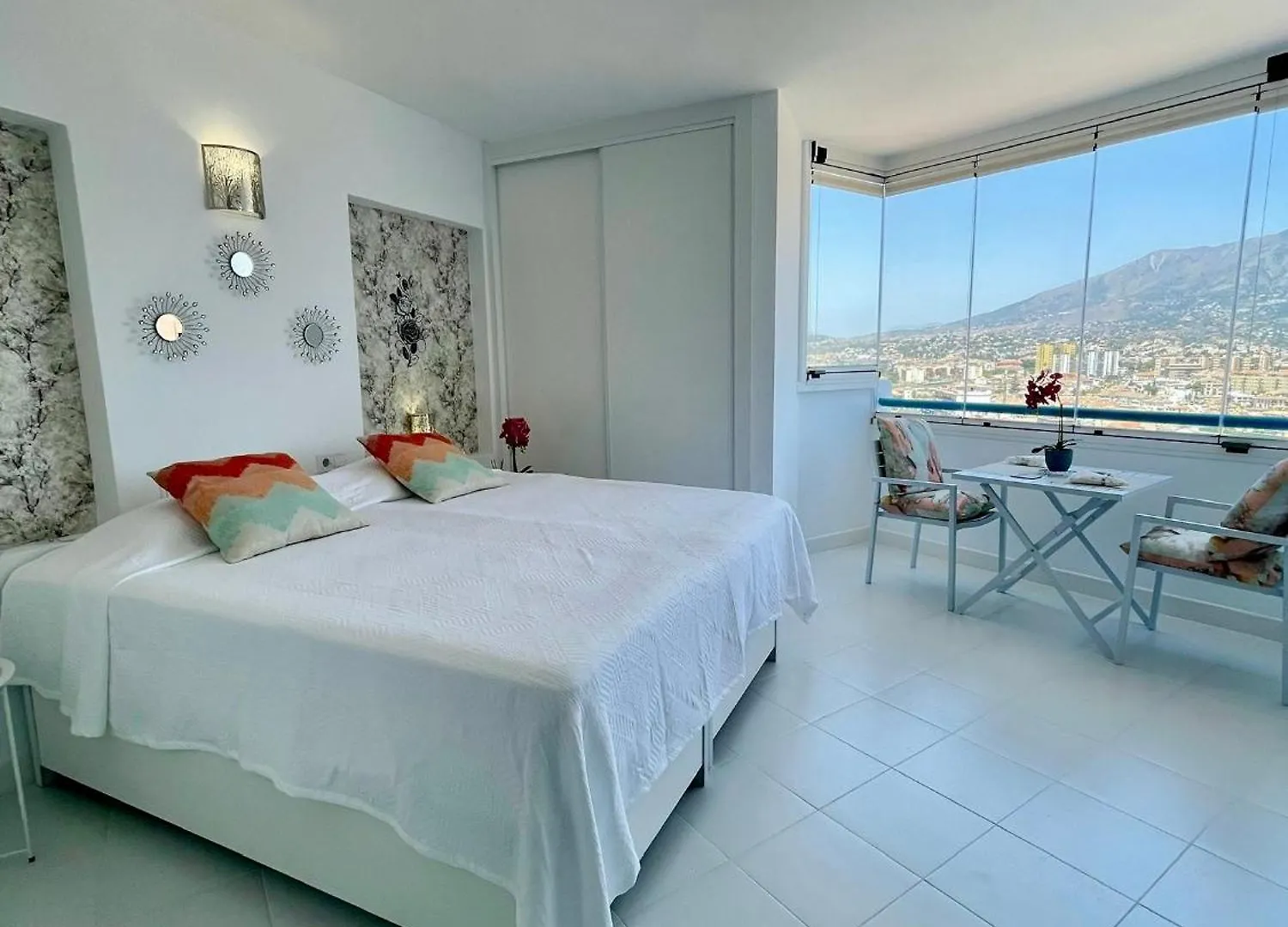 Sunny Beachside Retreat With Mountain And Sea Views Fuengirola